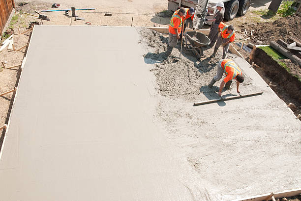 Best Concrete Pool Decks in Paramount, CA